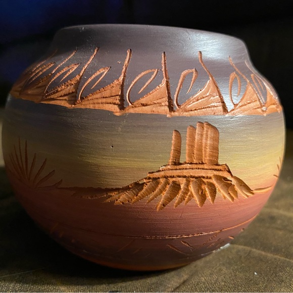 Handmade Redware Navajo Etched Vessel Bear Claw Mtn Mesa Verde Signed Silas - Picture 5 of 8